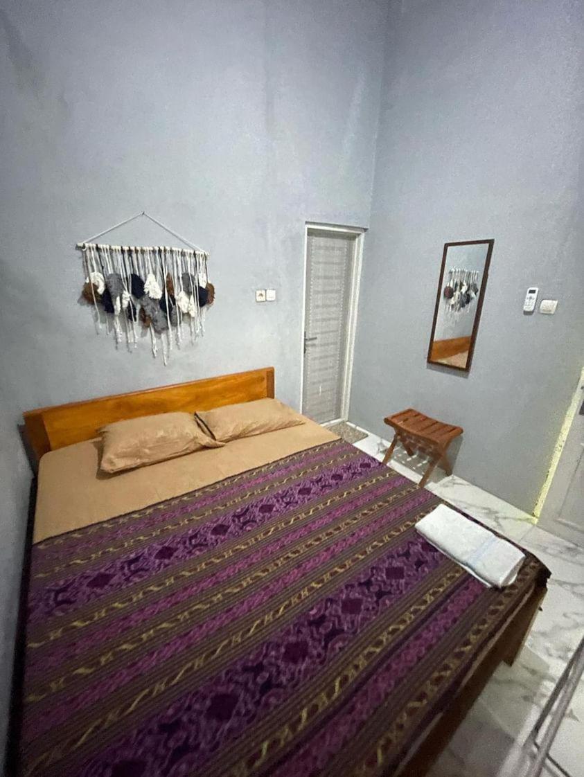 Loyal Friend Hostel Karimunjawa-Inseln Zimmer foto